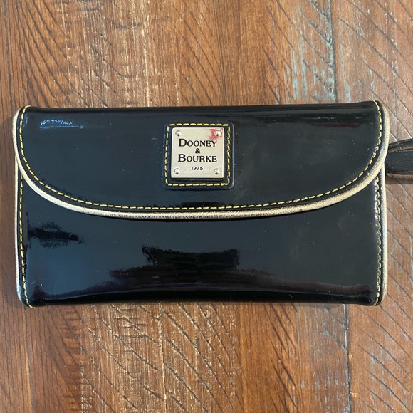 Dooney & Bourke Handbags - Dooney and Bourne Wallet